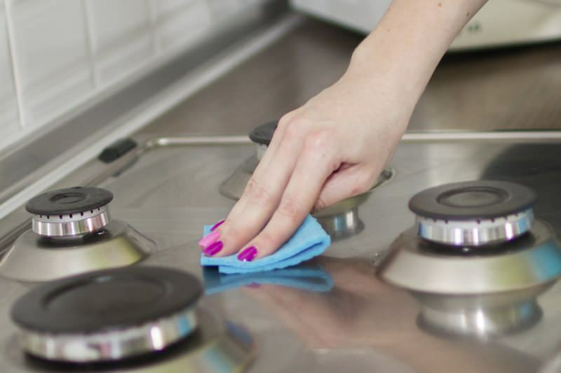 ¿Cómo limpiar la estufa? 3 métodos que hacen brillar tus ojos