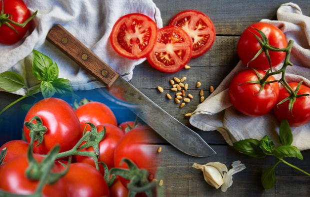 Cómo hacer una cura de jugo de tomate