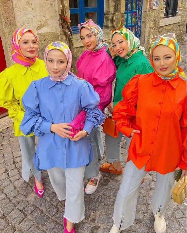 Moda de color de contraste hijab