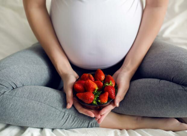 ¿La fresa se come durante el embarazo?
