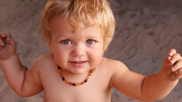 Beneficios de los collares de ámbar para bebés.