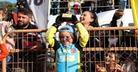 ¡Alegría por el campeonato de Zayn, el hijo de 4 años de Kenan Sofuoğlu!