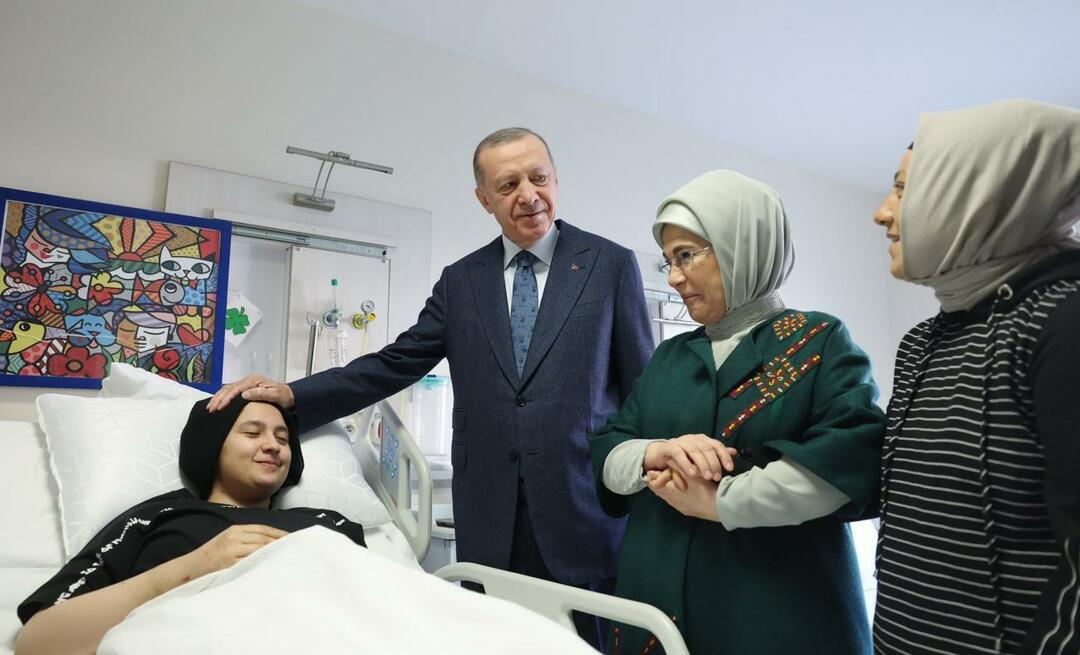 El presidente Erdogan y su esposa Emine Erdogan se reunieron con los niños del desastre.