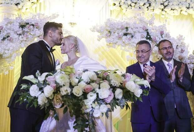 Taha Akgul se casó