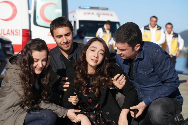 ¡La confesión 'You Tell The Black Sea' de İrem Helvacıoğlu!