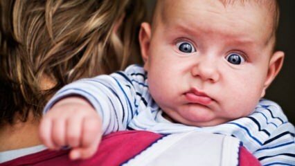 ¿Qué causa el estreñimiento en los bebés que son amamantados? Uso de supositorios y soluciones en bebés con estreñimiento.