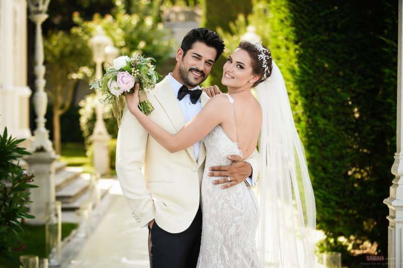 Burak Özçivit y Fahriye Evcen se casaron en 2017