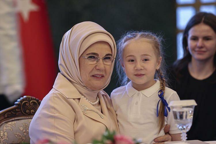 Emine Erdoğan celebró el Día Internacional de la Niña