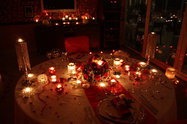 Propuesta de matrimonio a la luz de las velas
