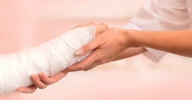 ¿Hay síntomas de quiste (ganglio) en la mano? ¿Cuál es el método de tratamiento del quiste de la mano?