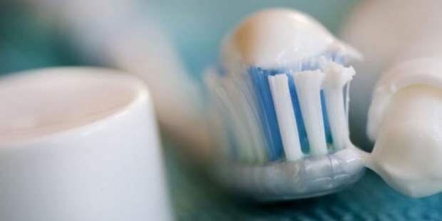 Eliminar manchas de sangre con pasta de dientes
