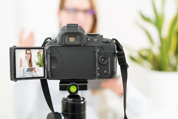 Una SLR digital es una excelente opción para grabar videos de calidad.