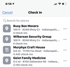 Ejemplo de ubicaciones de registro de empresas cercanas en Facebook.