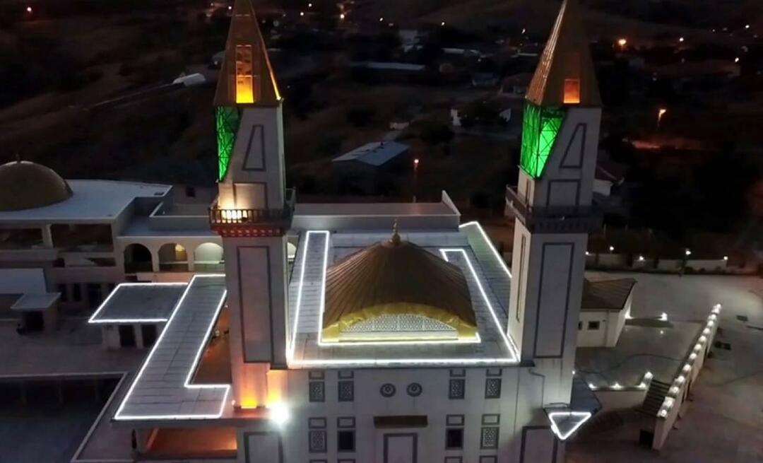 Se ha completado la mezquita de Kırıkkale, donde se puede ver la palabra Alá a vista de pájaro.