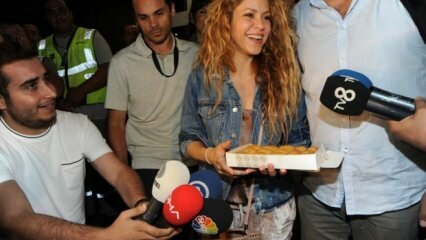 Bienvenida a cuadros a Shakira que vino a Estambul