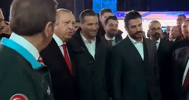 El presidente Recep Tayyip Erdogan y Burak Ozchivit 