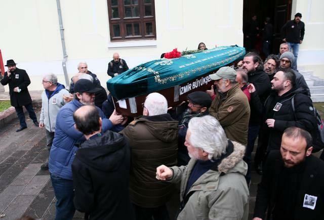 El cuerpo de Levent Güner fue enterrado en el antiguo cementerio de Bornova
