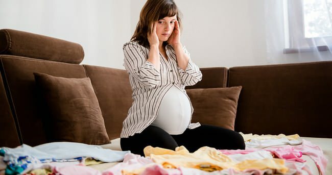 Mujeres embarazadas que tienen miedo al nacimiento.