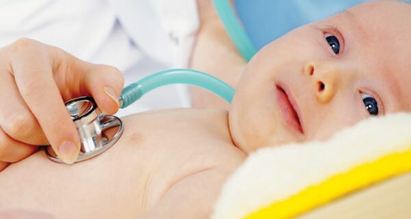 Síntomas de enfermedad cardíaca congénita en bebés.