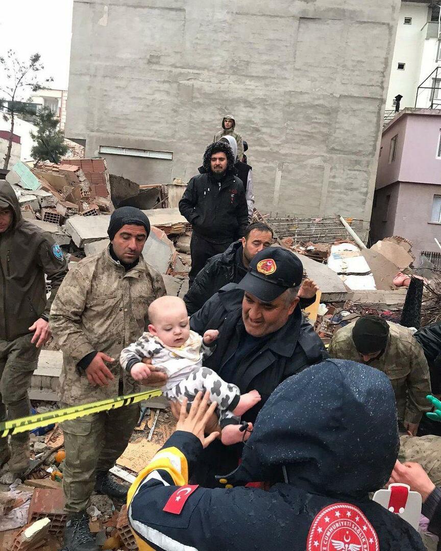 Bahadır Yenişehirlioğlu dijo que continuaremos trabajando hasta el último sobreviviente del desastre.