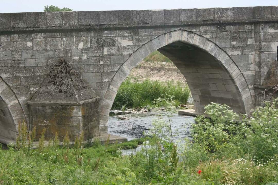 Fotogramas del puente Sokullu Mehmet Pasha