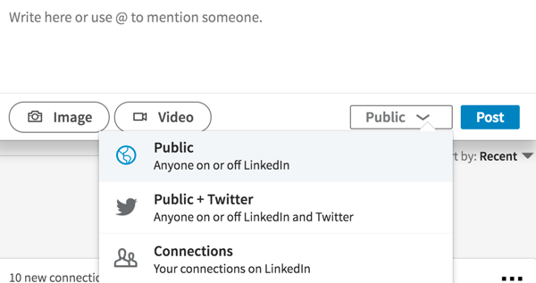 Para que cualquier persona pueda ver una publicación de LinkedIn, seleccione Público en la lista desplegable.