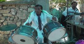 ¡El baterista fenomenal Handevi Gundogan fue encontrado muerto con todo su cuerpo quemado!