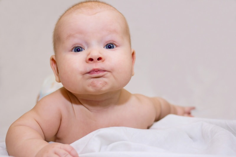 ¿Cuándo se debe cortar la lengua en los bebés?