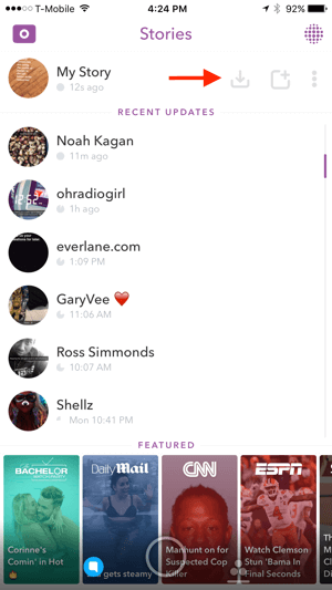 Navega a la sección Historias de Snapchat y toca el ícono de descarga.