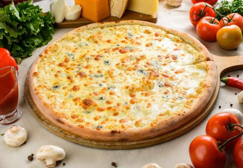 ¿Cómo hacer una pizza de cuatro quesos? ¡La pizza de cuatro quesos más fácil de hacer!