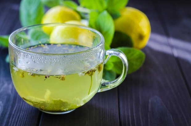 té verde limón agua mineral cura