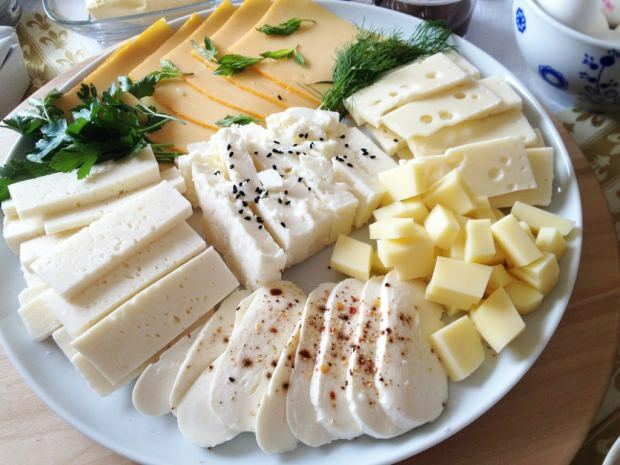 ¡Dieta de queso que hace 10 kilos en 15 días! ¿Cómo se debilita comer queso? Dieta de choque con requesón y ensalada