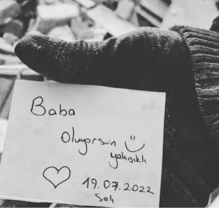 Ceydan Düvenci compartió la nota de sobreviviente del terremoto