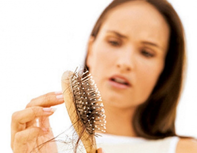 ¿Rascarse el cabello previene la pérdida?