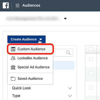 captura de pantalla de la opción Audiencia personalizada rodeada con un círculo rojo en el menú desplegable Crear audiencia en el Administrador de anuncios