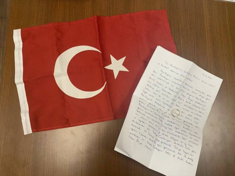 Pareja de maestros envió anillo de compromiso para apoyar a Azerbaiyán