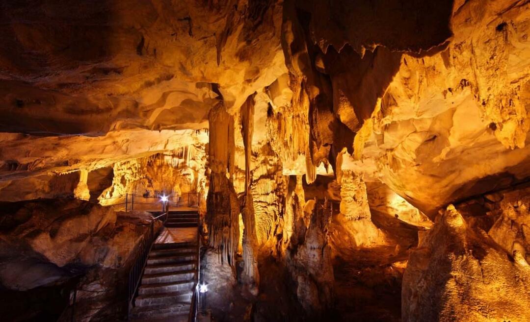 Escenas de la cueva de Dupnisa