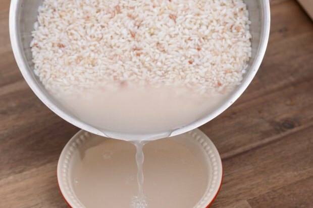 Como preparar agua de arroz