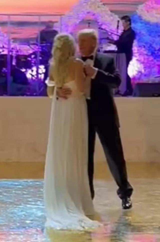 Tiffany bailó con su papá