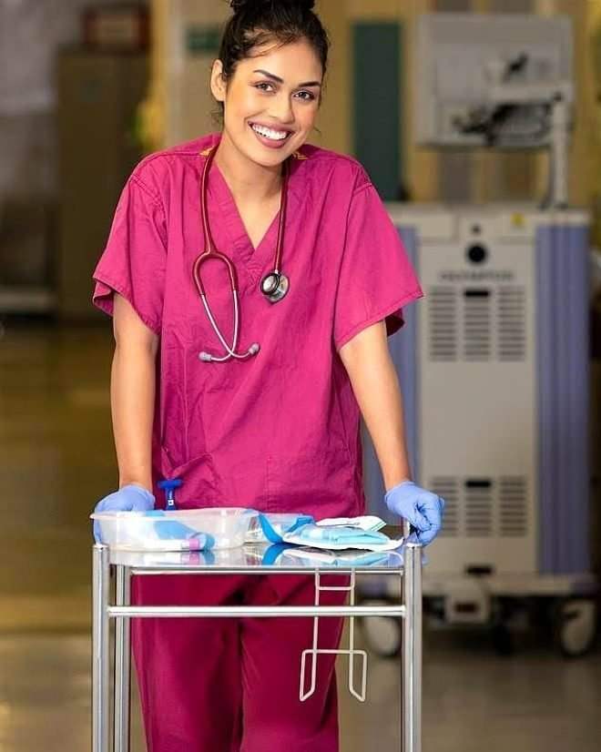 La reina de belleza bhasha mukherjee vuelve al médico