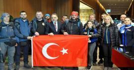 Palabras de elogio de los equipos extranjeros de búsqueda y rescate a los turcos: ¡Durmieron en la calle durante días!