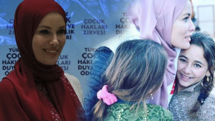 Primera foto de Gamze Özçelik, quien ingresó al hijab