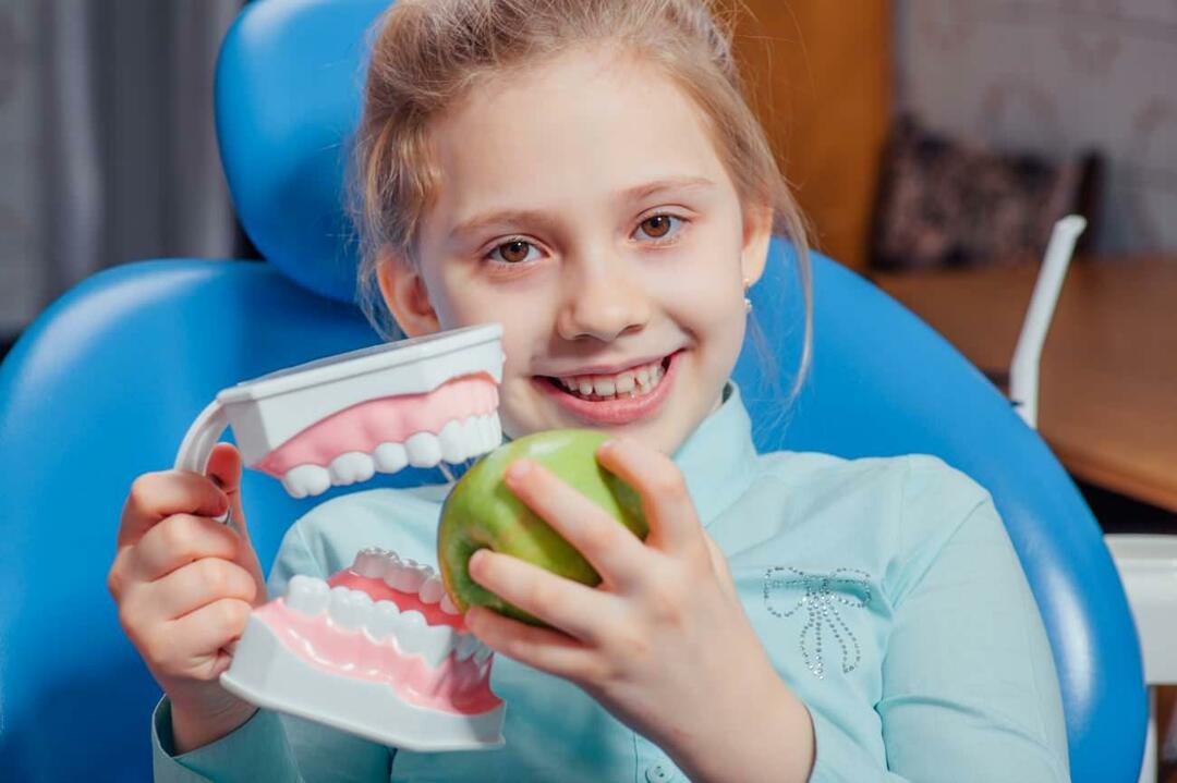 ¿Cómo debe ser el cuidado dental de los niños en edad escolar?
