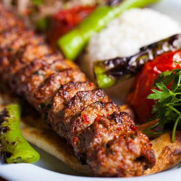¿Cuántas calorías en Adana Kebab?