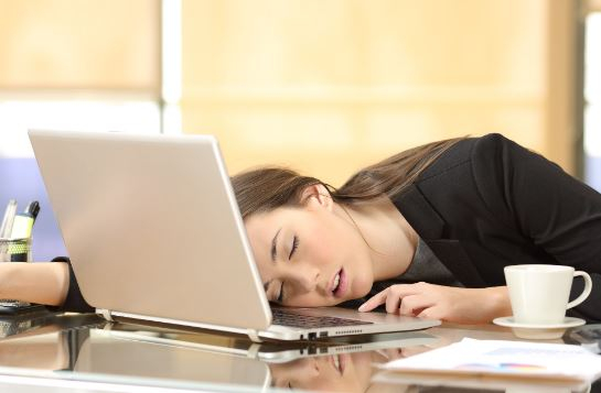 Los ataques repentinos de sueño en el entorno laboral pueden causar una enfermedad excesiva del sueño.