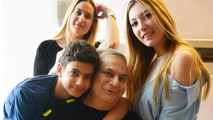 Mehmet Ali Erbil y sus hijos