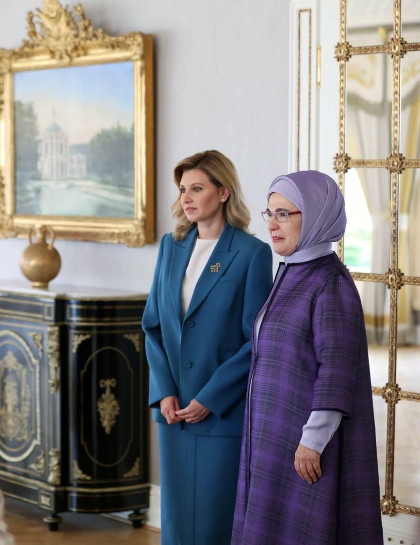 Emine Erdoğan recibió a Olena Zelenskaya, la esposa del presidente de Ucrania