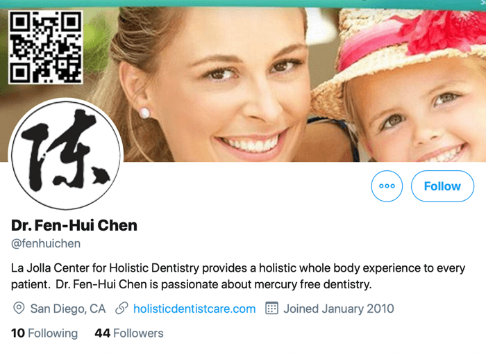 captura de pantalla del perfil de Twitter de @fenhuichen con un enlace a su sitio web donde está disponible la información de contacto y la reserva de citas