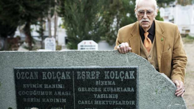 Se celebró un funeral para Eşref Kolçak