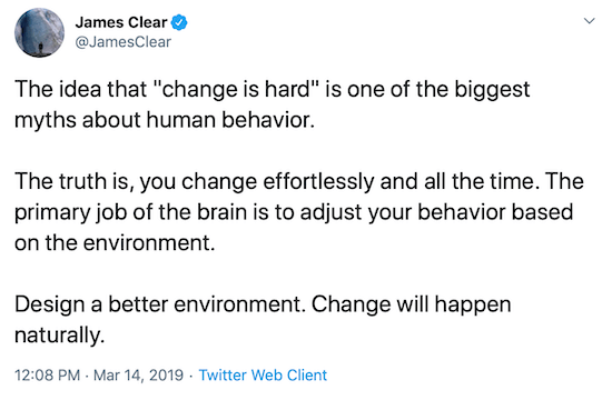Tweet de James Clear sobre el diseño de un mejor entorno para ayudar a cambiar el comportamiento